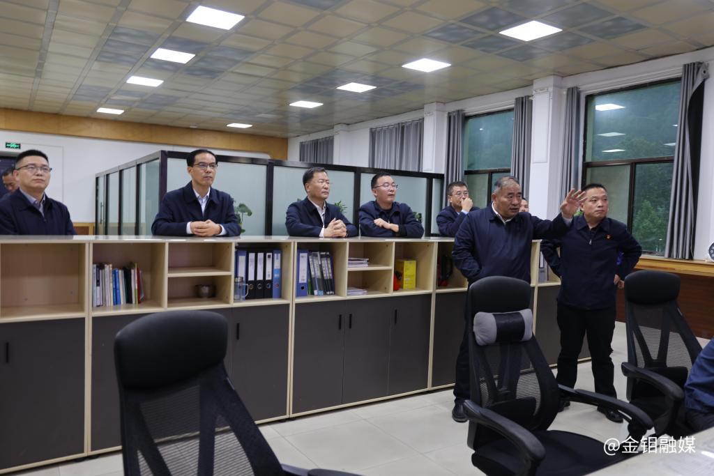 20251012-严平深入金堆矿区指导防汛工作强调:筑牢安全堤坝 守护民生温度 (8).JPG 20251012-严平深入金堆矿区指导防汛工作强调:筑牢安全堤坝 守护民生温度 (8).JPG