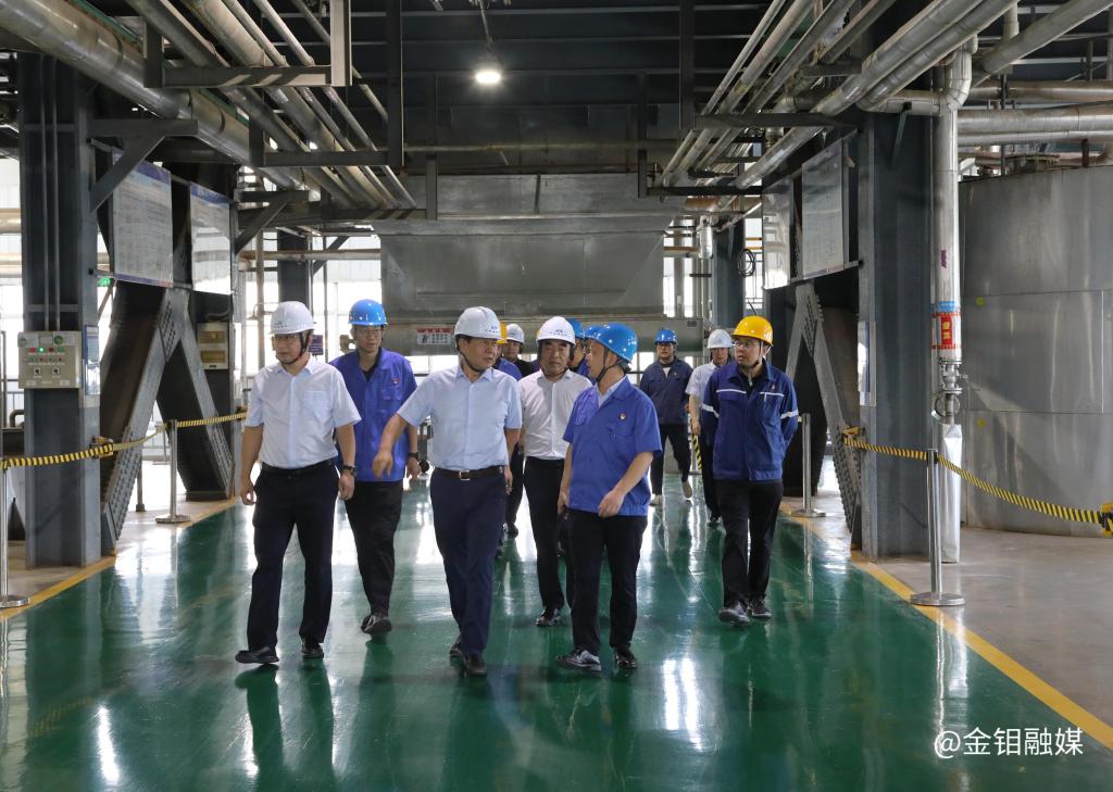 20250729-陕西有色金属集团工会常务副主席张继祥到金钼股份化学分公司“送清凉” (2).jpg 20250729-陕西有色金属集团工会常务副主席张继祥到金钼股份化学分公司“送清凉” (2).jpg