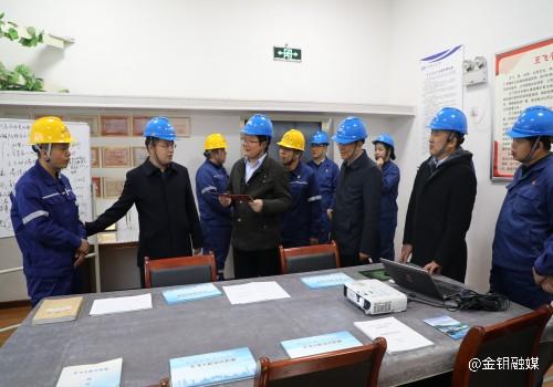 20231116-考核验收组在王飞工匠工作室听取汇报.JPG