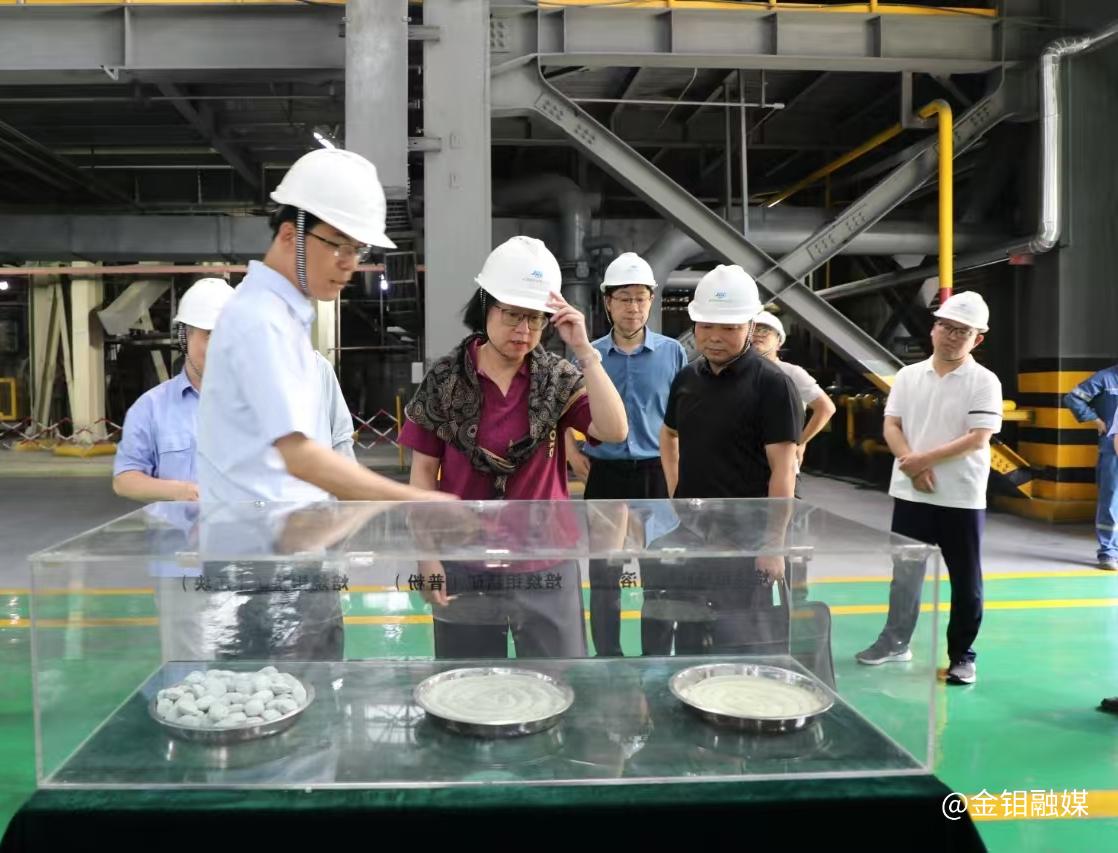 20250715-参观多膛炉.jpg 20250715-参观多膛炉.jpg