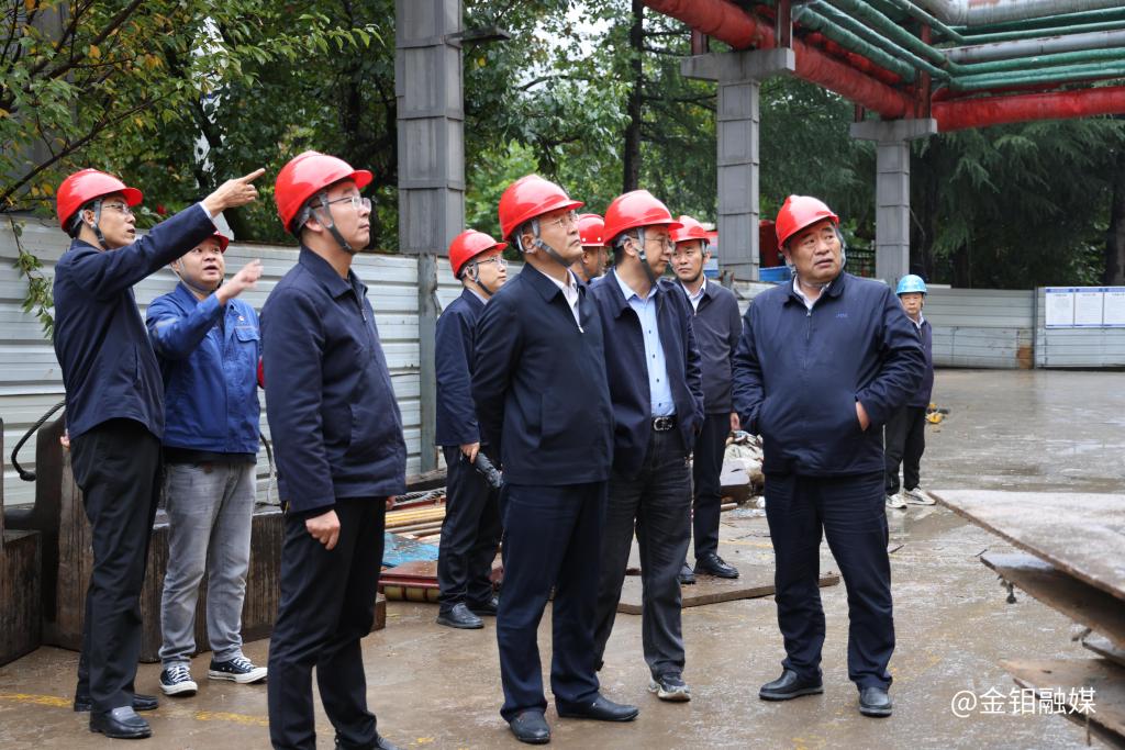 20251012-严平深入金堆矿区指导防汛工作强调:筑牢安全堤坝 守护民生温度 (4).JPG