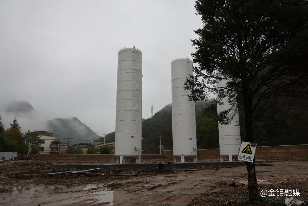 20251012-严平深入金堆矿区指导防汛工作强调:筑牢安全堤坝 守护民生温度 (7).JPG