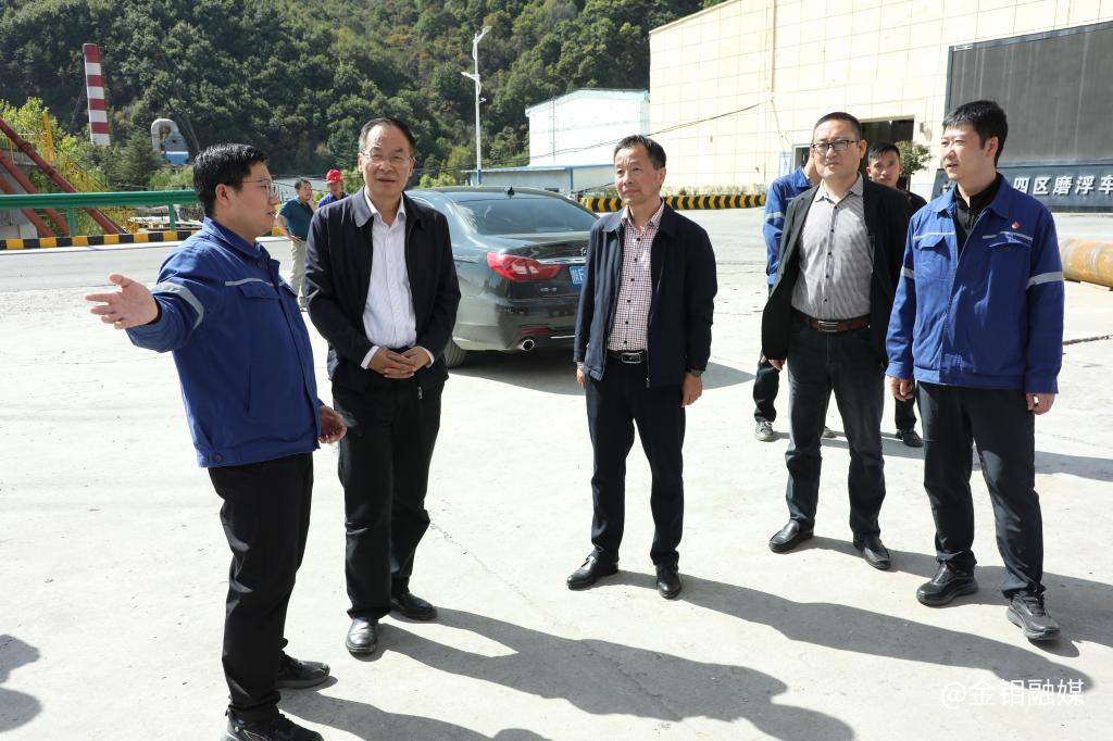 20241010-朱凌云深入东西坪村调研驻村帮扶工作并慰问困难群众 (3).JPG