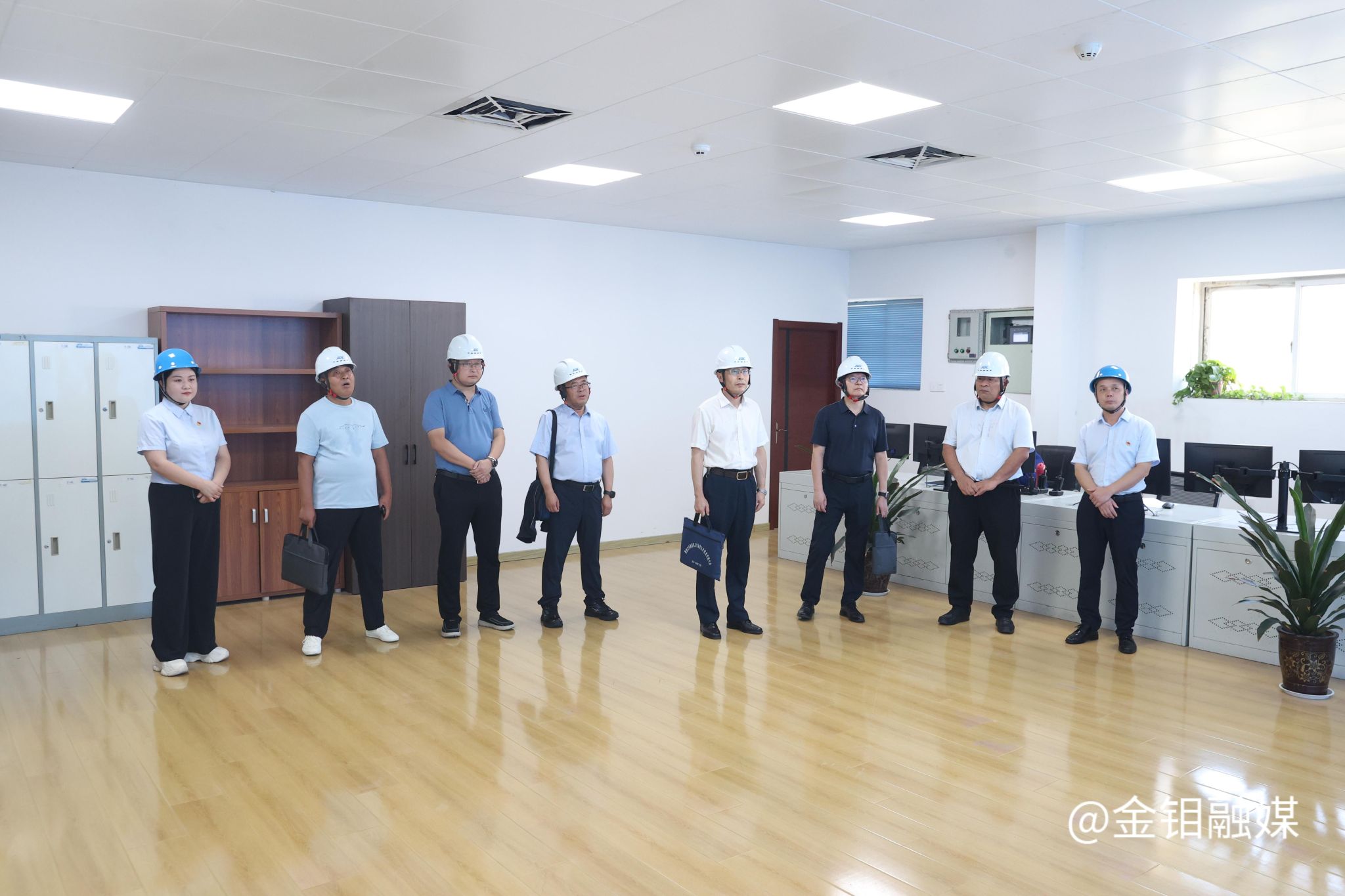 20260728-公司董事培训和调研照 (4).JPG