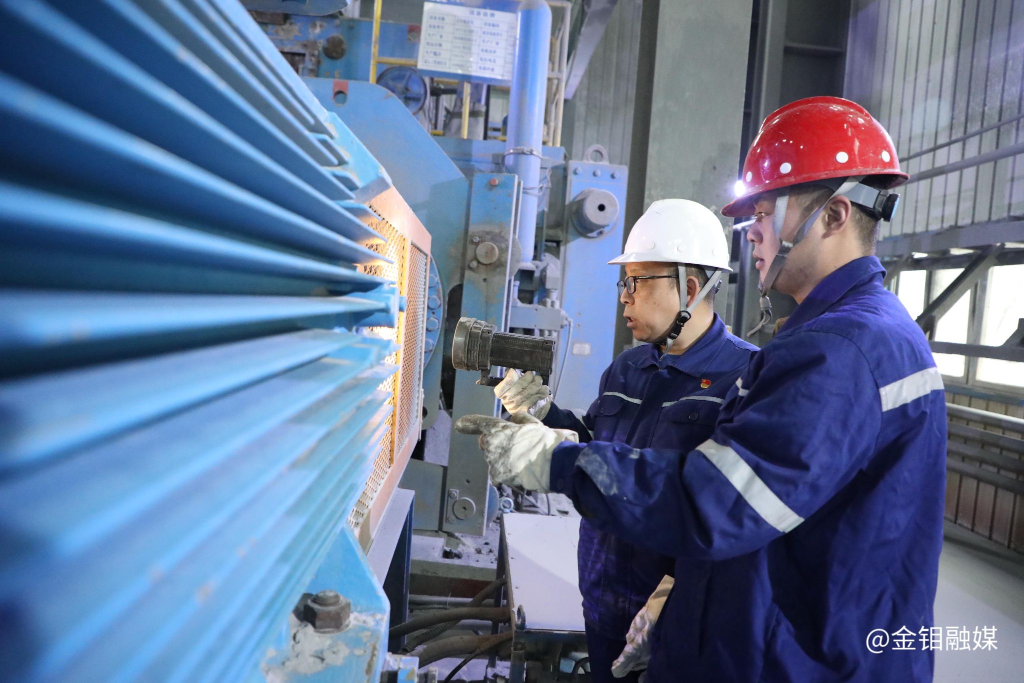 20260313-肖炜:矿山“设备神医” 廿七载匠心筑梦 (2).JPG