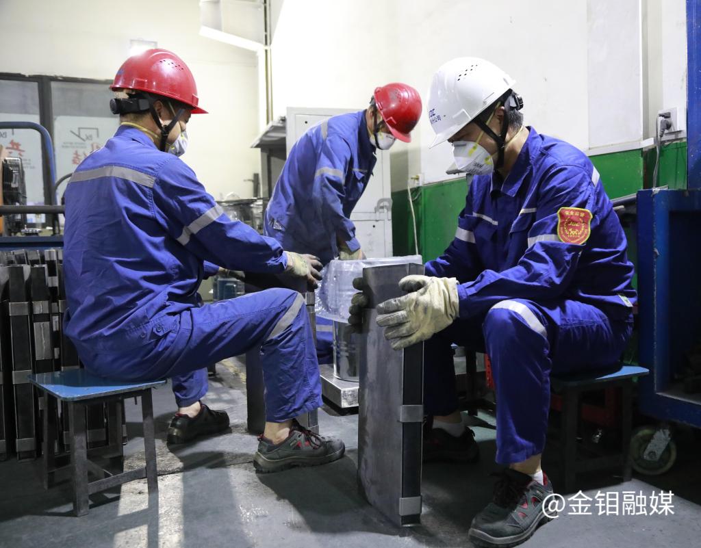 20250514-装粉 (1).jpg