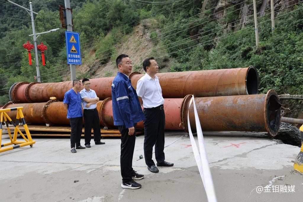 20250826-严平深入金堆矿区指导防汛工作 (4).jpg