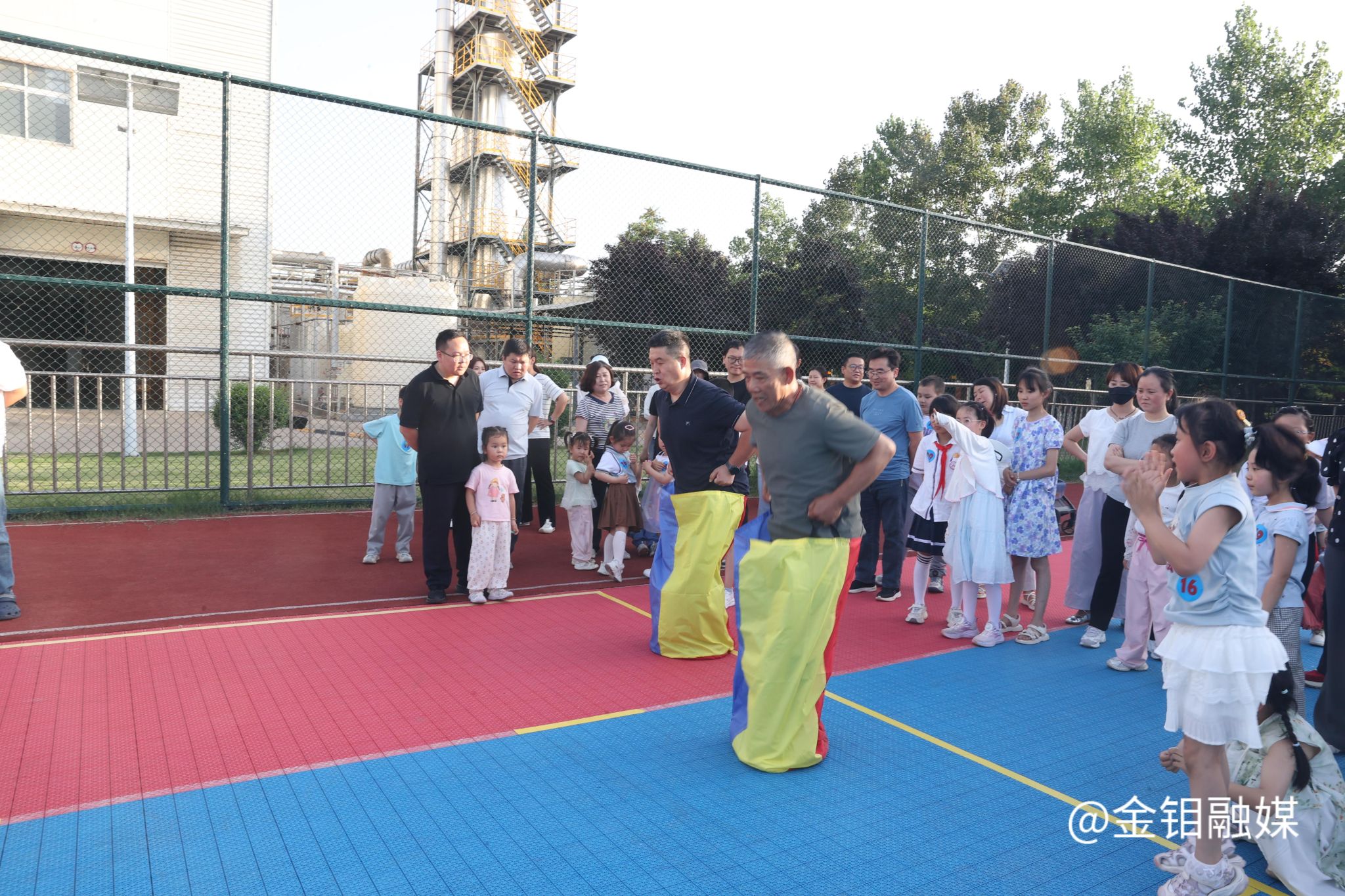 20260601-亲子接力运球.JPG